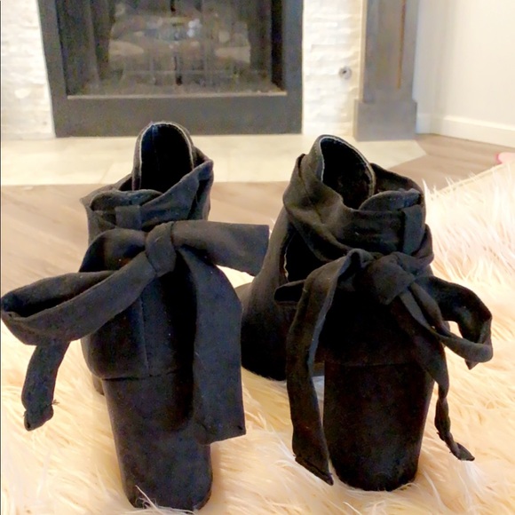 SOLD ‼️ Just Fab suede-like black blocked heels w wrap bow - Picture 1 of 4